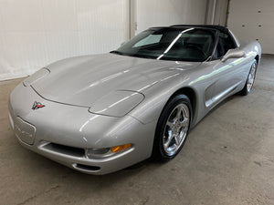 2004 Chevrolet Corvette Coupe Silver Front Right View Top Off