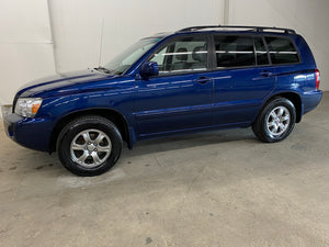 2005 Toyota Highlander V6 Front Wheel View