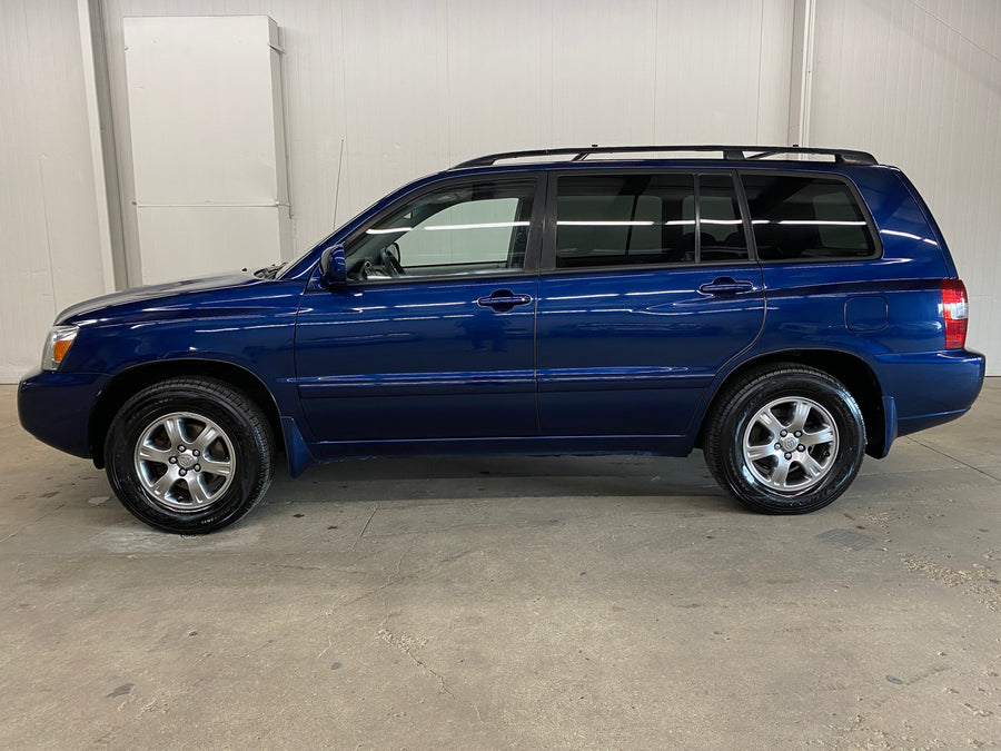 2005 Toyota Highlander V6 Front Wheel View