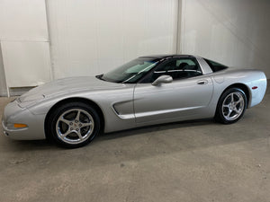 2004 Chevrolet Corvette Coupe Silver Front Wheel View