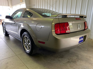 2005 Ford Mustang V6 Deluxe Coupe