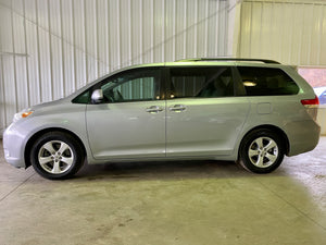 2014 Toyota Sienna LE FWD 8-Passenger V6