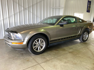 2005 Ford Mustang V6 Deluxe Coupe