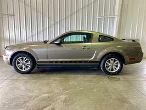 2005 Ford Mustang V6 Deluxe Coupe