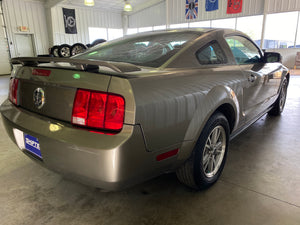 2005 Ford Mustang V6 Deluxe Coupe